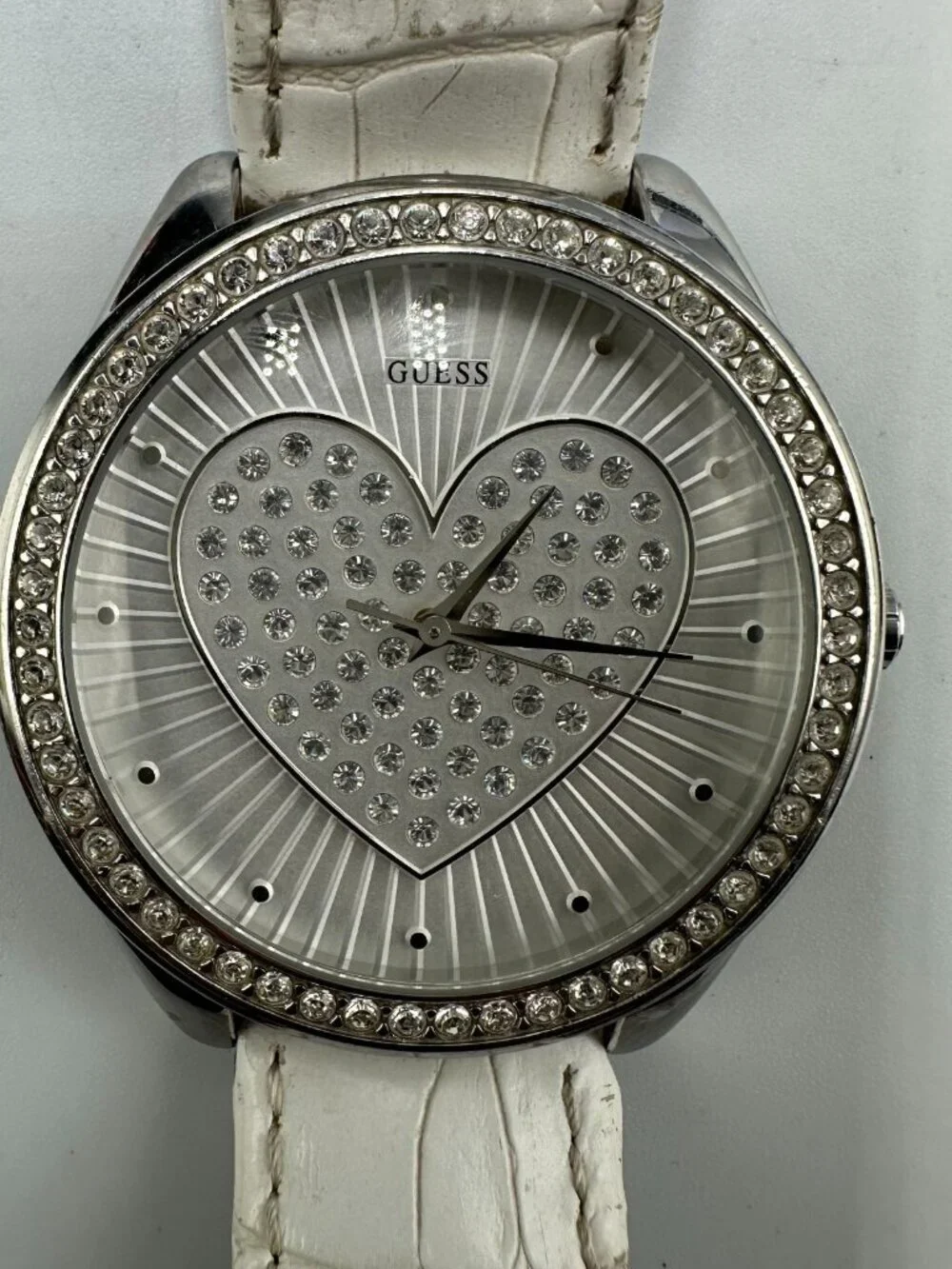 Guess Watch Women Silver Tone Heart Dial White Leather Band New Battery 9.5 Inch